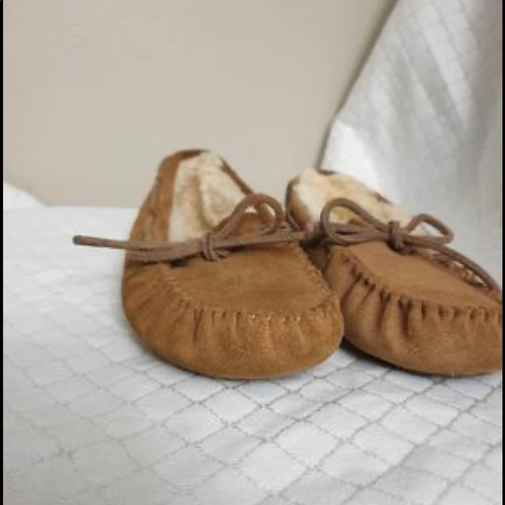 Kids size 1 Ugg Slippers
